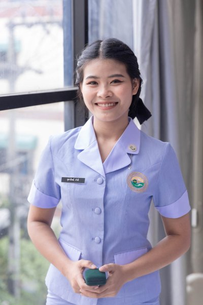 พิธีมอบเข็ม พนักงานผู้ช่วยทางการพยาบาลรุ่นที่ 46 ณ โรงเรียนเดอะแคร์การบริบาล 