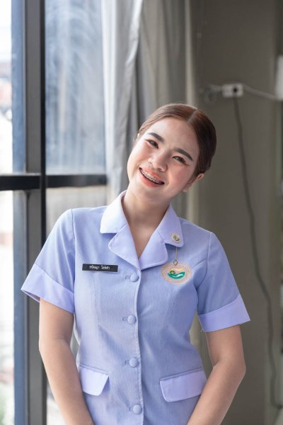 พิธีมอบเข็ม พนักงานผู้ช่วยทางการพยาบาลรุ่นที่ 46 ณ โรงเรียนเดอะแคร์การบริบาล 