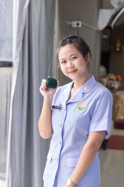 พิธีมอบเข็ม พนักงานผู้ช่วยทางการพยาบาลรุ่นที่ 46 ณ โรงเรียนเดอะแคร์การบริบาล 