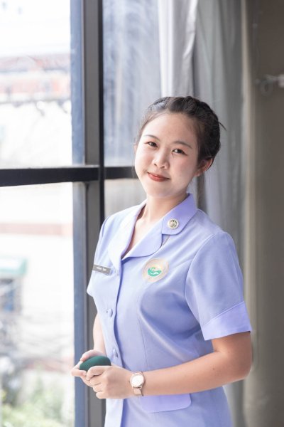 พิธีมอบเข็ม พนักงานผู้ช่วยทางการพยาบาลรุ่นที่ 46 ณ โรงเรียนเดอะแคร์การบริบาล 