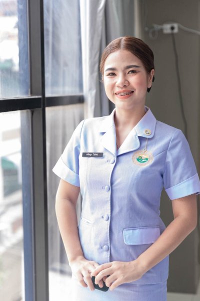 พิธีมอบเข็ม พนักงานผู้ช่วยทางการพยาบาลรุ่นที่ 46 ณ โรงเรียนเดอะแคร์การบริบาล 