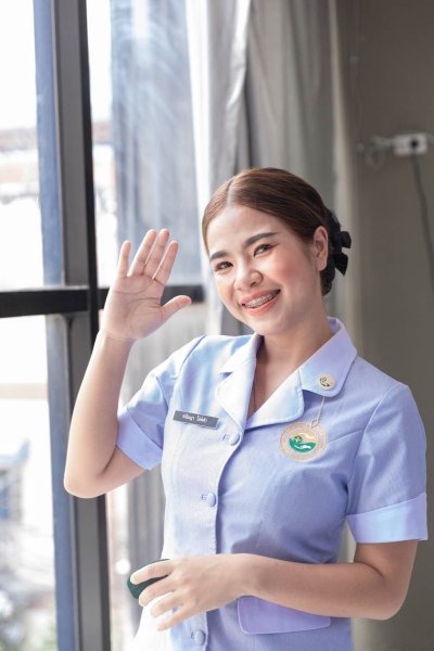 พิธีมอบเข็ม พนักงานผู้ช่วยทางการพยาบาลรุ่นที่ 46 ณ โรงเรียนเดอะแคร์การบริบาล 