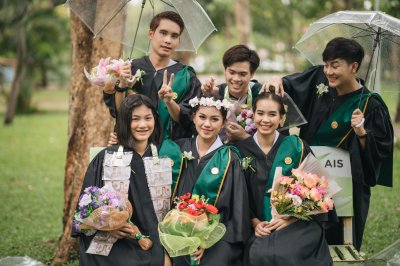 ชุดเครื่องแบบโรงเรียน