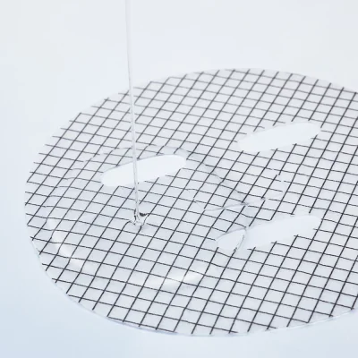 เนื้อเซรั่มบนแผ่นมาส์ก AROCELL BOTULCARE GRAPHENE MASK แสดงความชุ่มชื้น