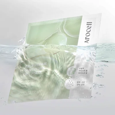 ซอง Arocell Cica Repair Panthenol Gel Mask จมอยู่ในน้ำ สื่อถึงความชุ่มชื้นสูงของสกินแคร์เกาหลี