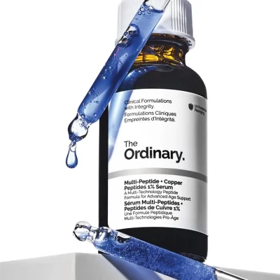 ดรอปเปอร์หยดเซรั่ม The Ordinary Multi-Peptide + Copper Peptides 1% Serum สีฟ้า แสดงความเข้มข้น