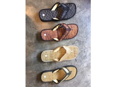 รองเท้ากกสาน