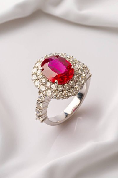 WHITE GOLD RING WITH RUBY AND DIAMOND | HMEW198R