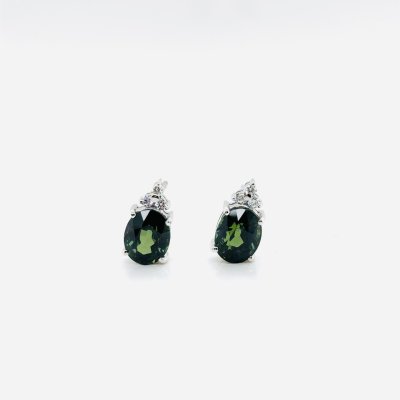 Green sapphire
