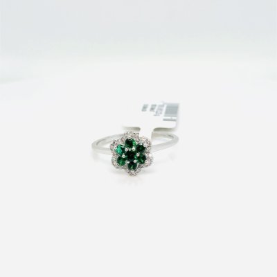 Green sapphire