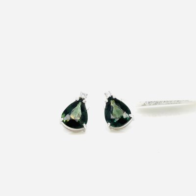 Green sapphire