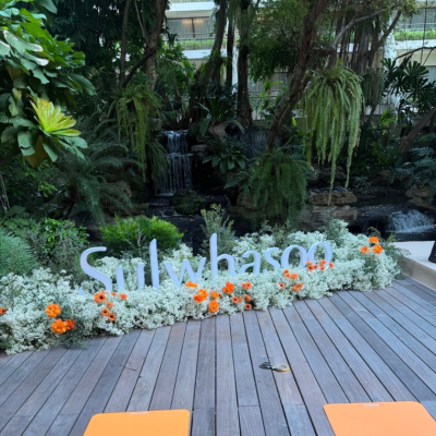 Elegant photo backdrop floral design for Sulwhasoo corporate event in Thailand by Le Floriste.