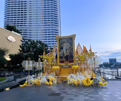 ซุ้มเฉลิมพระเกียรติ, ร.10, จัดดอกไม้นอกสถานที่