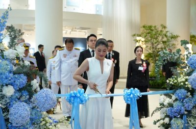 Royal ceremony floral design by Le Floriste for the opening of the SEA THE CHANGE exhibition at Siam Paragon, Bangkok.
