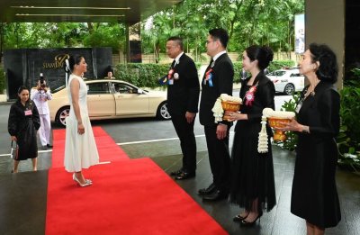 Royal ceremony floral design by Le Floriste for the opening of the SEA THE CHANGE exhibition at Siam Paragon, Bangkok.