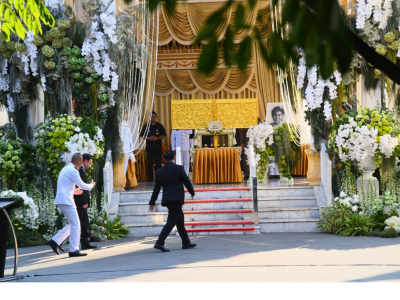 จัดดอกไม้งานศพ, ดอกไม้งานศพ, งานดอกไม้พิธีศพ, รับจัดดอกไม้งานศพ, บริการจัดดอกไม้งานศพ, ดอกไม้หน้าเมรุ, ดอกไม้ประดับเมรุ, ดอกไม้พิธีพระราชทานเพลิงศพ,  Lefloriste, งานดอกไม้คุณภาพ, ดอกไม้แสดงความอาลัย, ดอกไม้โทนขาวเขียว, พิธีพระราชทานเพลิงศพ, งานศพ, พิธีศพ,