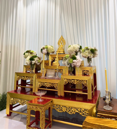 น้อมส่งด้วยความอาลัย: ดอกไม้พิธีพระราชทานเพลิงศพ 'คุณแม่พจนีย์ ณ ป้อมเพชร' โทนเขียวขาว"