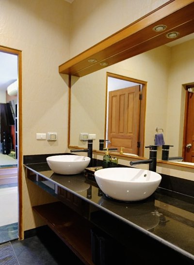 ให้เช่าบ้านไทยสไตล์ 2 ชั้นใกล้หาดราไวย์และหาดในหานภูเก็ต