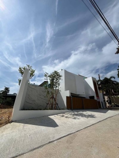 Luxury Pool Villa  for Rent and Sale - Rawai (Soi SaiYuan)