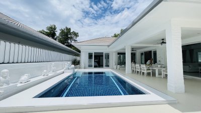ราคาพิเศษ! ขายพูลวิลล่าสุดหรู ใกล้สนามกอล์ฟ ในป่าคลอก ภูเก็ต