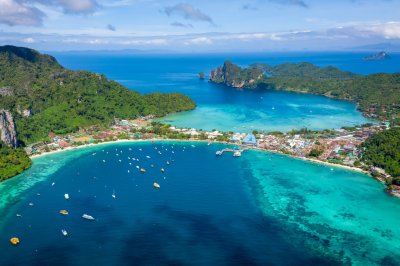 Krabi: Phi Phi Islands & Maya Bay Bamboo Island Speedboat Tour with Buffet Lunch