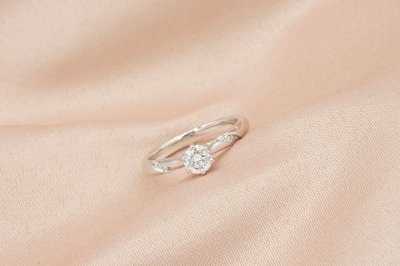 Round Cut Diamond With Spiral Sides Solitaire Ring