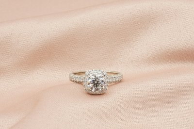 Round Cut Diamond With Halo and Three Sides Pavé