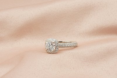 Round Cut Diamond With Halo and Three Sides Pavé