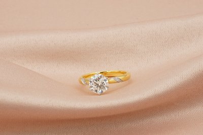 Round Cut Diamond With Spiral Sides Solitaire Ring