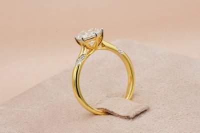 Round Cut Diamond With Spiral Sides Solitaire Ring