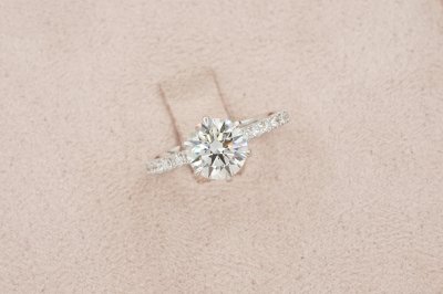 Round Cut Diamond With Hidden Halo and Side Pavé