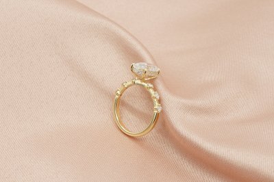 Oval Cut Diamond With Polka Dot Setting
