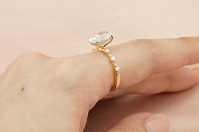 Oval Cut Diamond With Polka Dot Setting