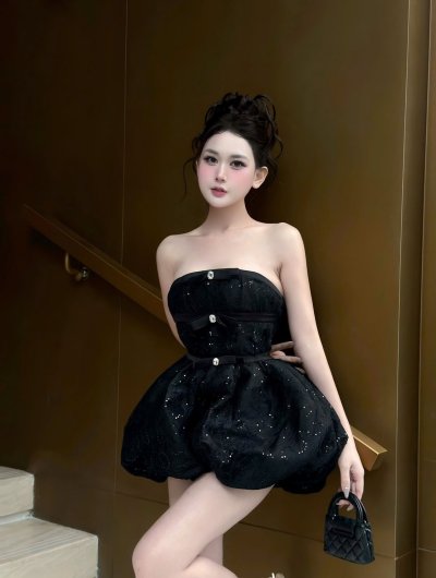 เดรสสั้นสีดำเกาะอกทรงบอลลูนตกแต่งโบว์และคริสตัล