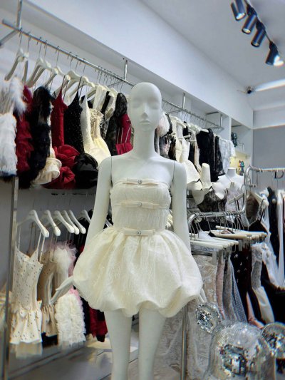 เดรสสั้นสีครีมทรงบอลลูนตกแต่งโบสไตล์ลูกคุณหนู