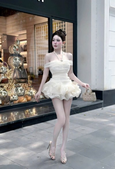 เดรสสั้นสีครีมคล้องคอปาดไหล่ระบายชายกระโปรง