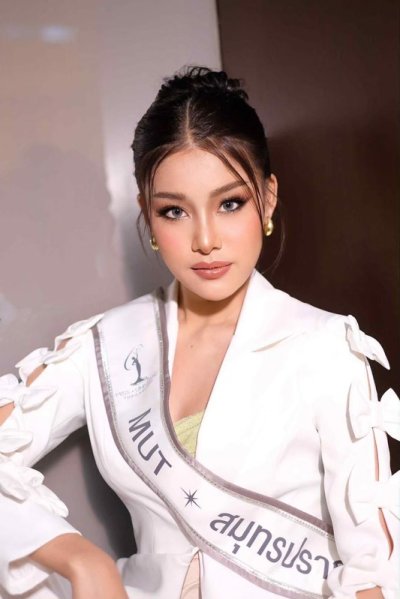 สูทผู้หญิงสีขาวแขนยาวตกแต่งโบว์ที่แขนพร้อมกางเกง