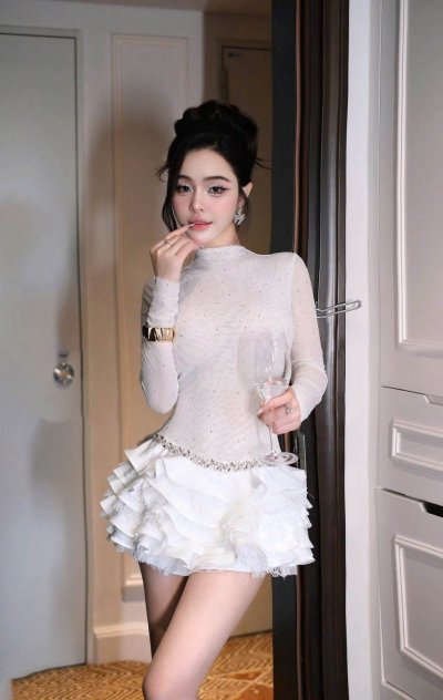 เดรสสั้นสีขาวแขนยาวคอเต่าผ้าซีทรูตกแต่งกลิตเตอร์ทั้งชุด