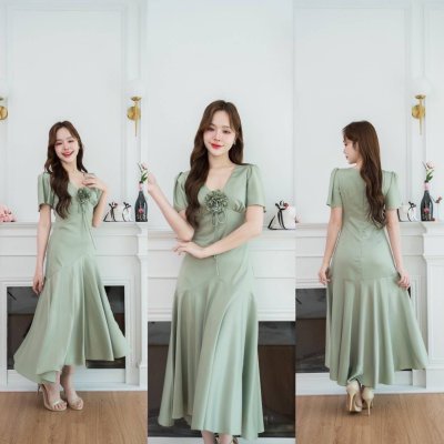 เดรสยาวสีเขียวแขนสั้นตกแต่งดอกไม้ที่อกทรงระบาย