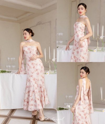 เดรสยาวสีชมพูเกาะอกลายดอกมีผ้าคล้องคอทรงระบาย