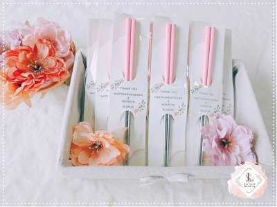 ตะเกียบสแตนเลส ด้ามจับข้าวฟ่าง – ของชำร่วยงานแต่งความหมายดี ใช้งานได้จริง