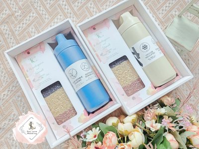 ของรับไหว้งานแต่ง กระบอกเก็บความเย็น 550ml พร้อมข้าว 3 กษัตริย์ กล่องสกรีนชื่อบ่าวสาว ผูกโบว์