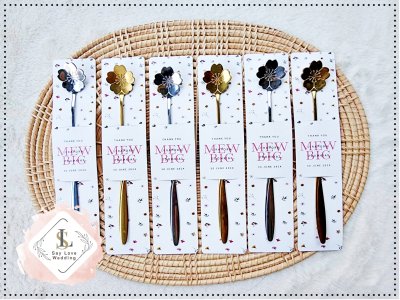 ช้อนชาด้ามยาวลายดอกไม้ สีเงิน สีทอง | ของชำร่วยงานแต่ง พร้อมการ์ดชื่อบ่าวสาว