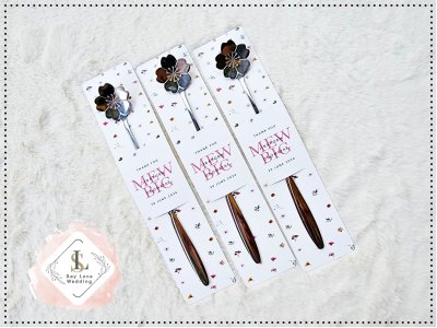 ช้อนชาด้ามยาวลายดอกไม้ สีเงิน สีทอง | ของชำร่วยงานแต่ง พร้อมการ์ดชื่อบ่าวสาว