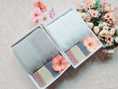 ชุดรับไหว้พรีเมี่ยม ผ้าเช็ดตัว Cotton พร้อมข้าว 3 กษัตริย์ ของรับไหว้ผู้ใหญ่ในงานแต่งที่มีความหมาย