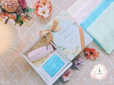 ของรับไหว้ผู้ใหญ่   ร่มพับกันuv + ผ้าแพรพรีเมี่ยม