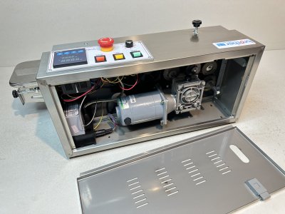 เครื่องซีลสายพานแนวนอน รุ่น SF-150W