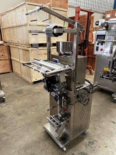 เครื่องบรรจุผงออโต้ รุ่น HZFS-200