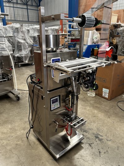 เครื่องบรรจุผงออโต้ รุ่น HZFS-200