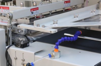 เครื่องตัดฟิล์มอัตโนมัติ+เครื่องอบฟิล์มหด รุ่น FQL450A+BS4522N